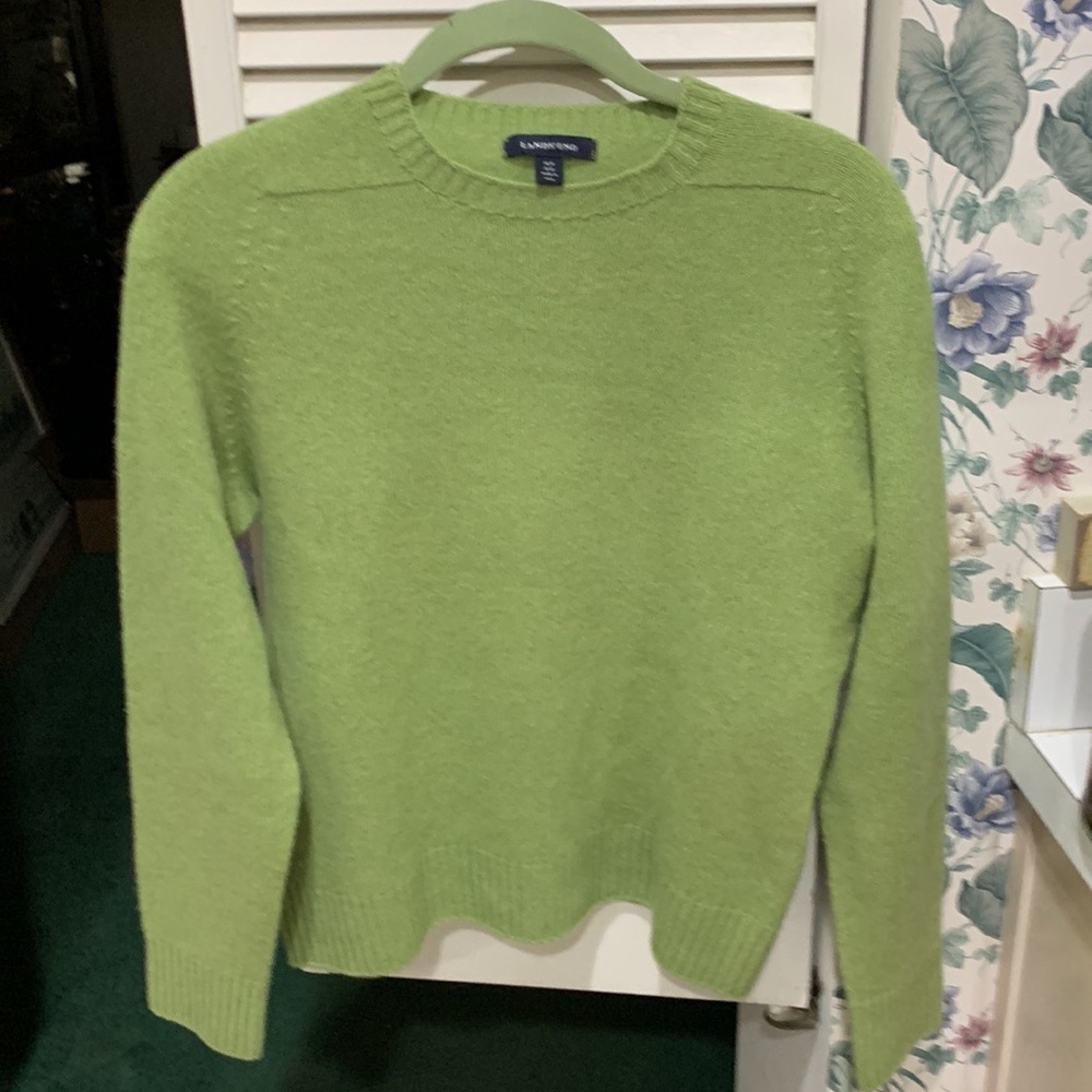 70% lamb’s wool 30% cashmere classic sweater